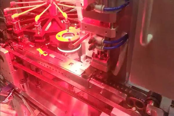 CCD定位激光打標晶振行業應用