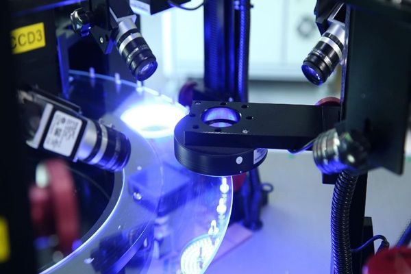 視覺檢測效果提升的三大光學利器：濾鏡、偏振片與棱鏡技術解析